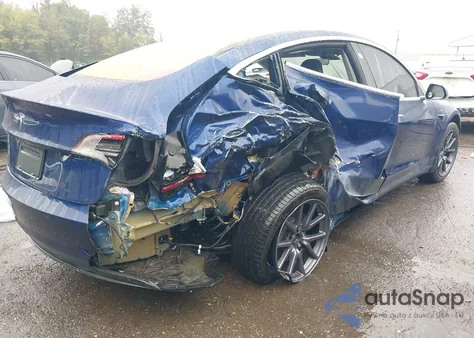 2019 Tesla Model 3 Long Range/Mid Range/Standard Range/Standard Range Plus z USA, uszkodzony, nr VIN 5YJ3E1EA0KF309137